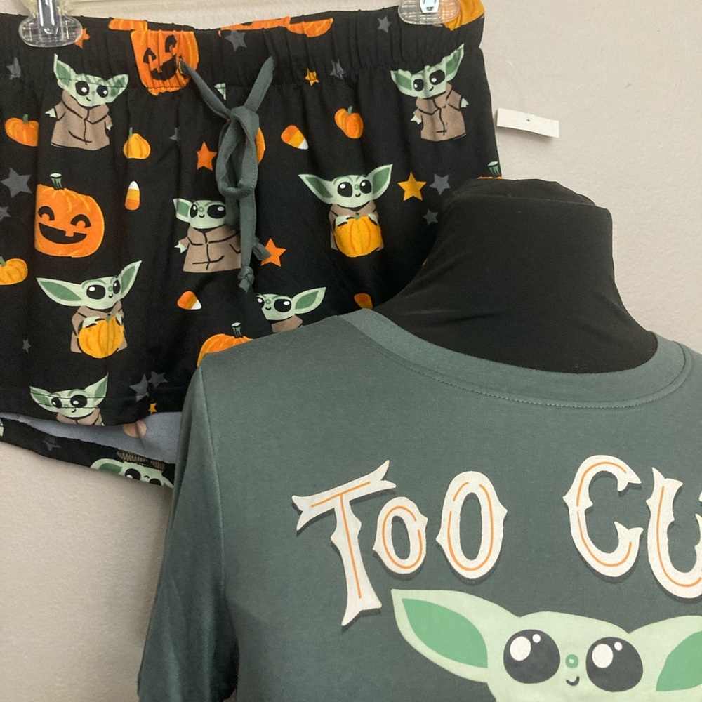 8-23 Star Wars baby yoda Halloween pajamas Small NWT - Picture 2 of 2